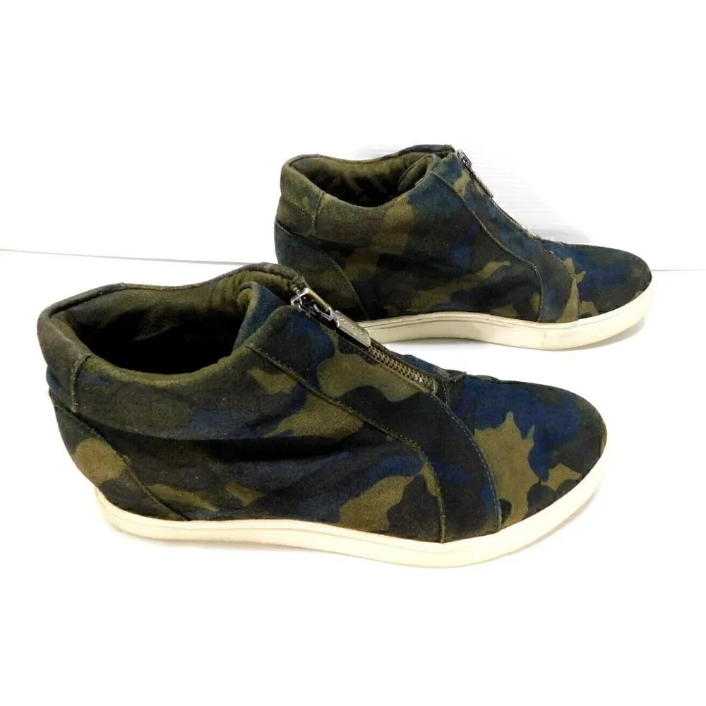 BLONDO woman's ankle boots, green & blue camo pattern size 8M RUNS SMALL!